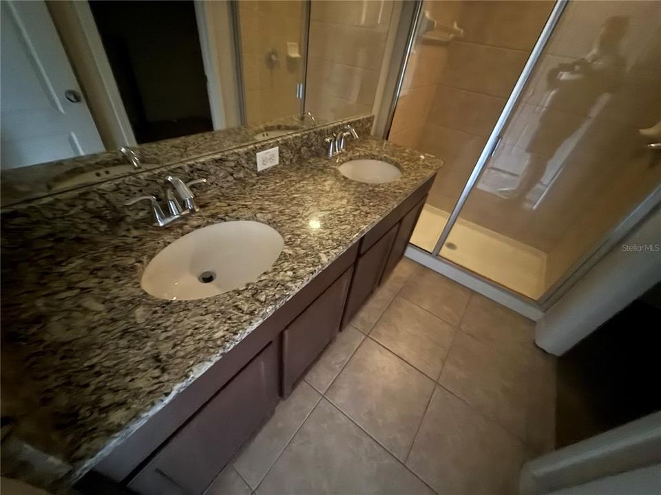 Activo con contrato: $192,850 (3 camas, 2 baños, 1760 Pies cuadrados)