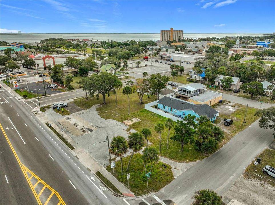 待售: $575,000 (0.54 acres)