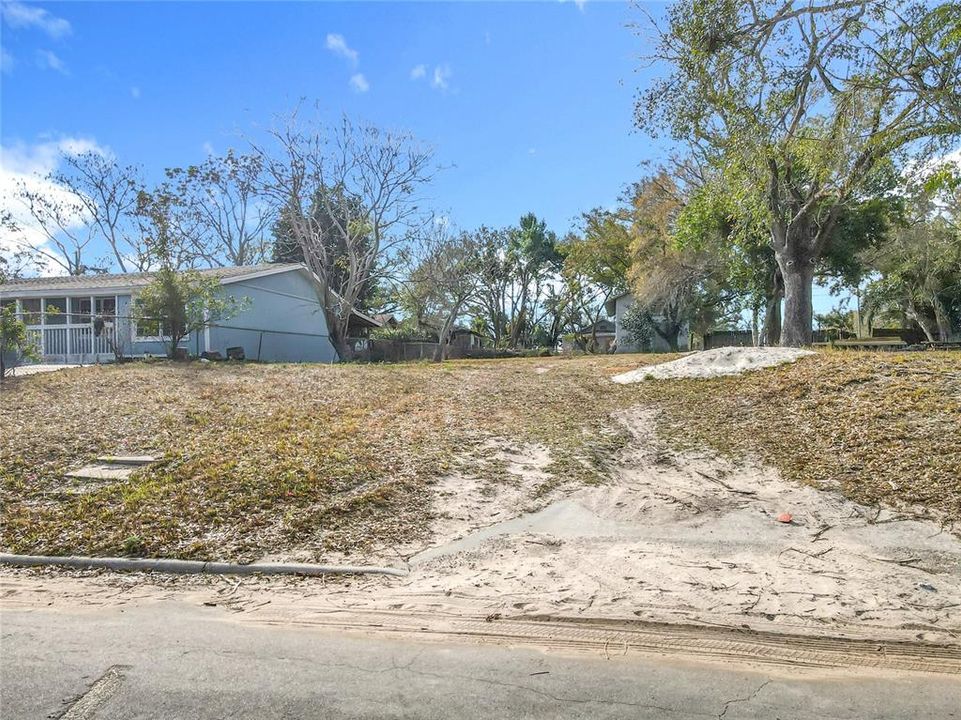 На продажу: $34,000 (0.17 acres)