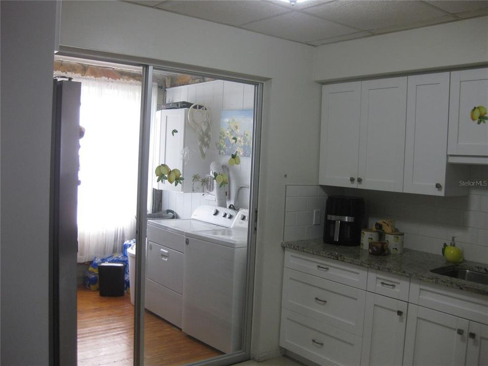 На продажу: $119,000 (2 спален, 1 ванн, 835 Квадратных фут)