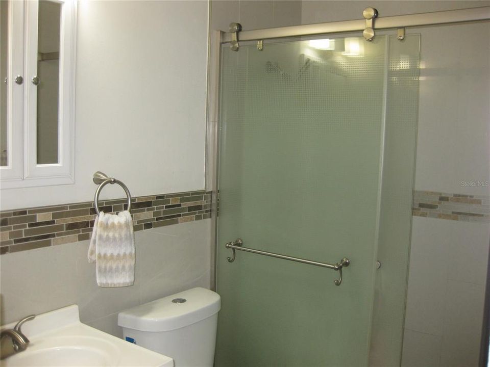 На продажу: $119,000 (2 спален, 1 ванн, 835 Квадратных фут)