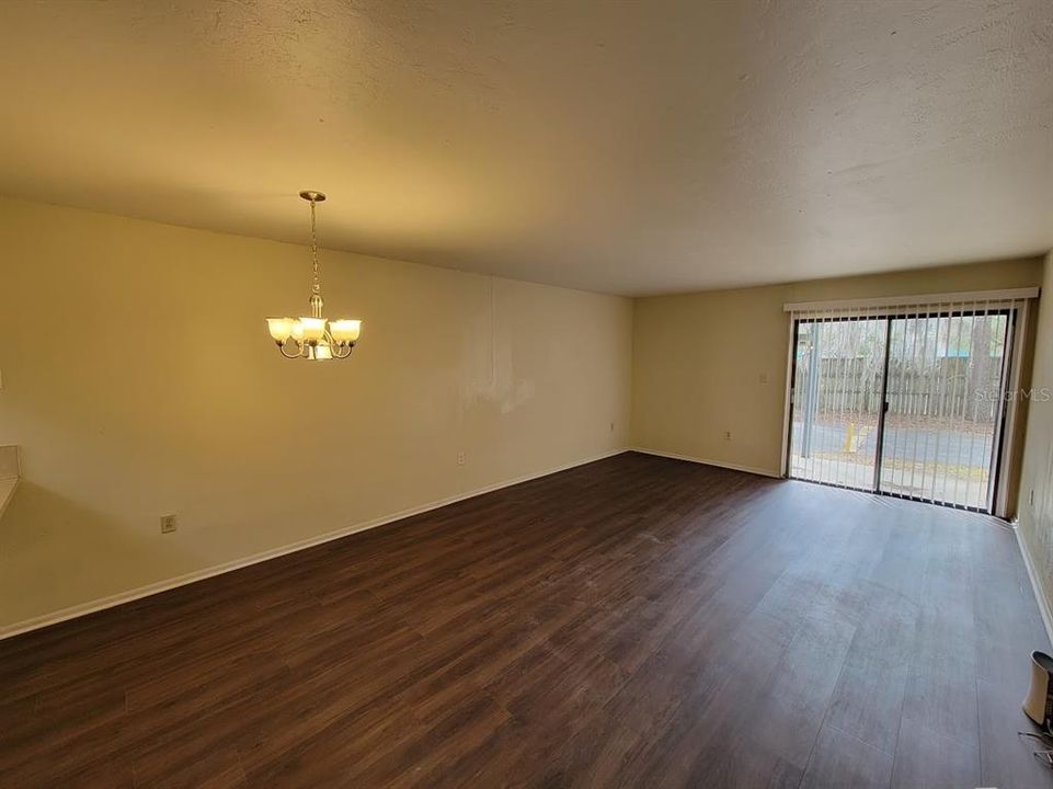 For Sale: $72,950 (1 beds, 1 baths, 876 Square Feet)