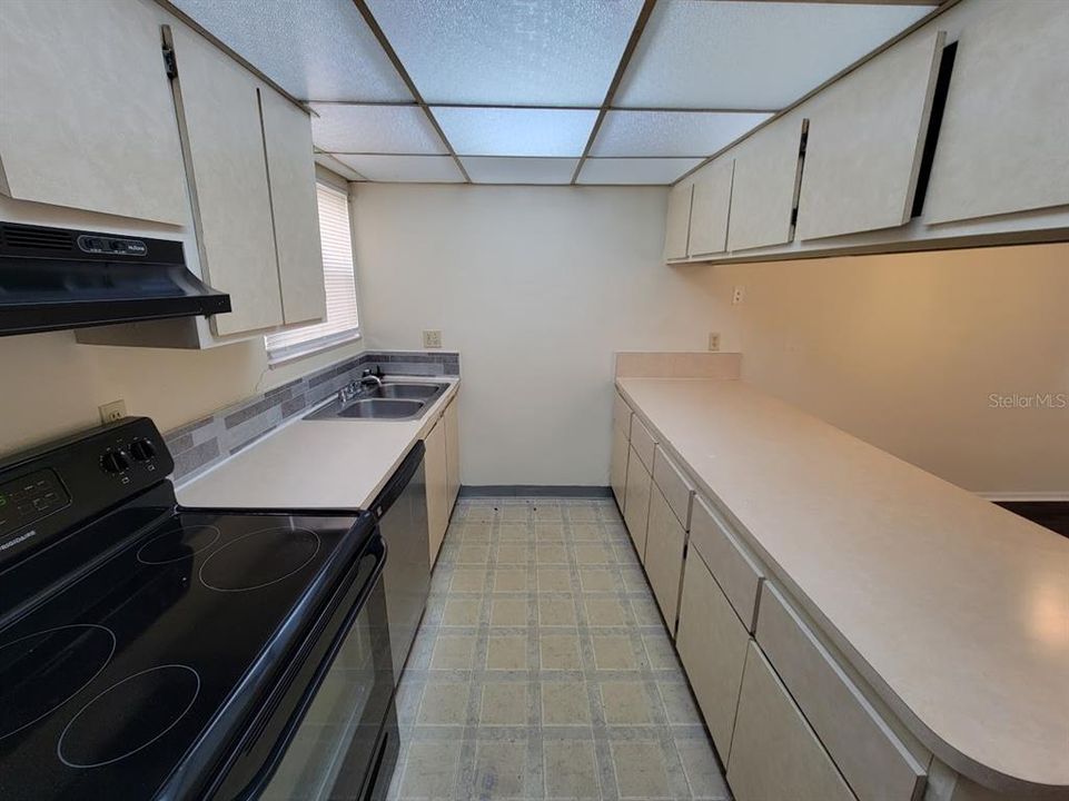 For Sale: $72,950 (1 beds, 1 baths, 876 Square Feet)