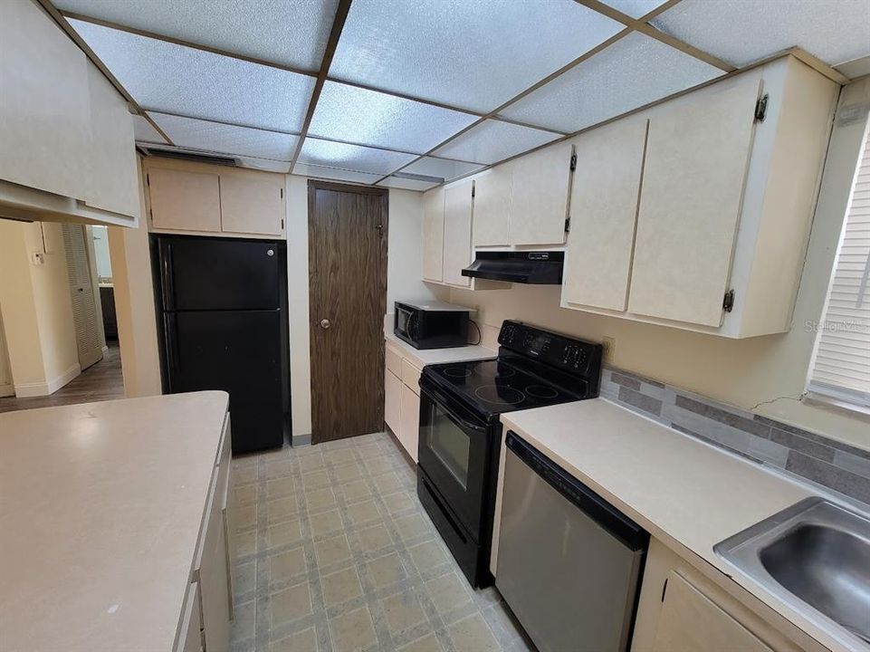 For Sale: $72,950 (1 beds, 1 baths, 876 Square Feet)