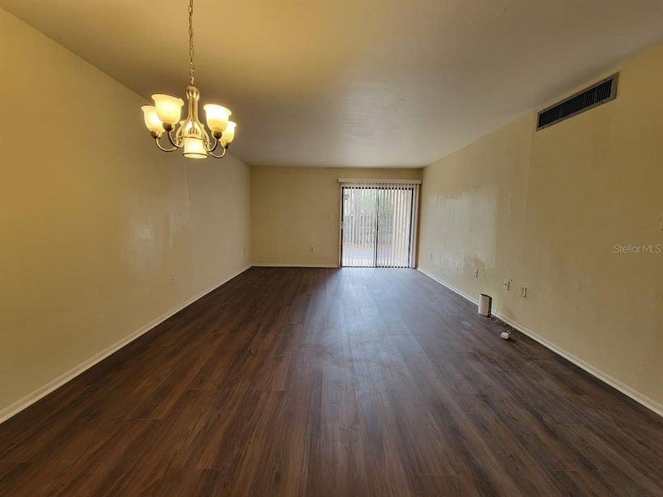 For Sale: $72,950 (1 beds, 1 baths, 876 Square Feet)