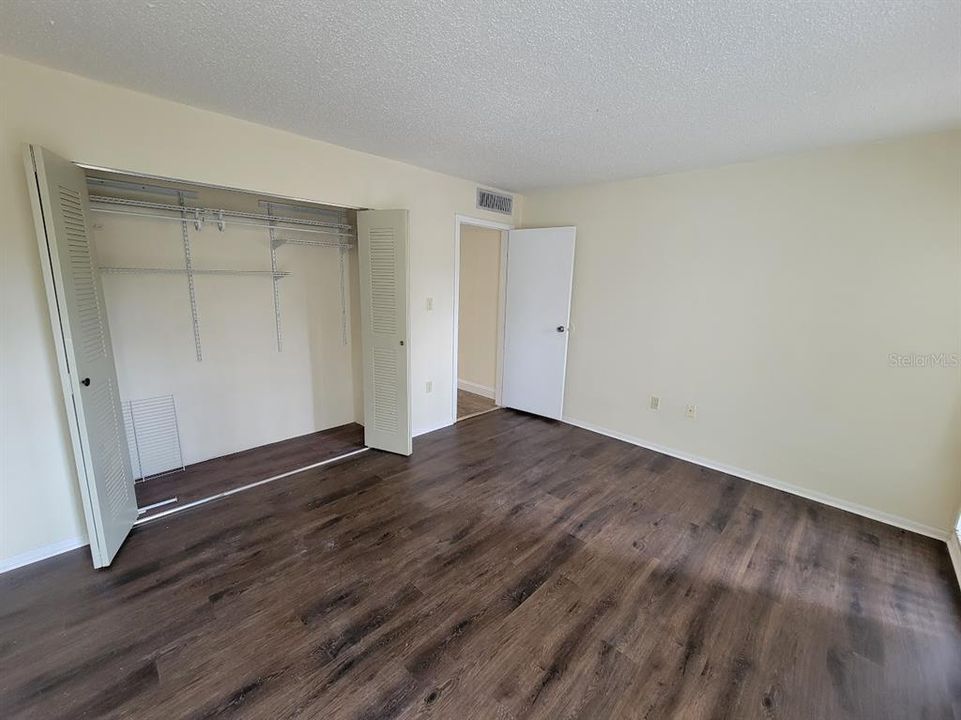 For Sale: $72,950 (1 beds, 1 baths, 876 Square Feet)