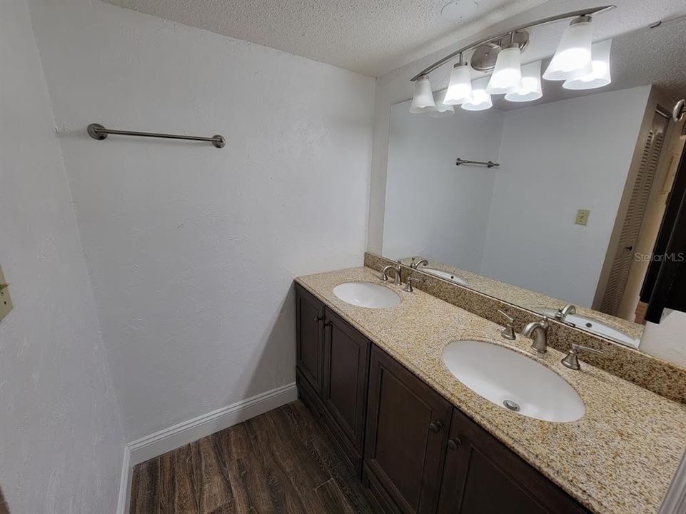 For Sale: $72,950 (1 beds, 1 baths, 876 Square Feet)