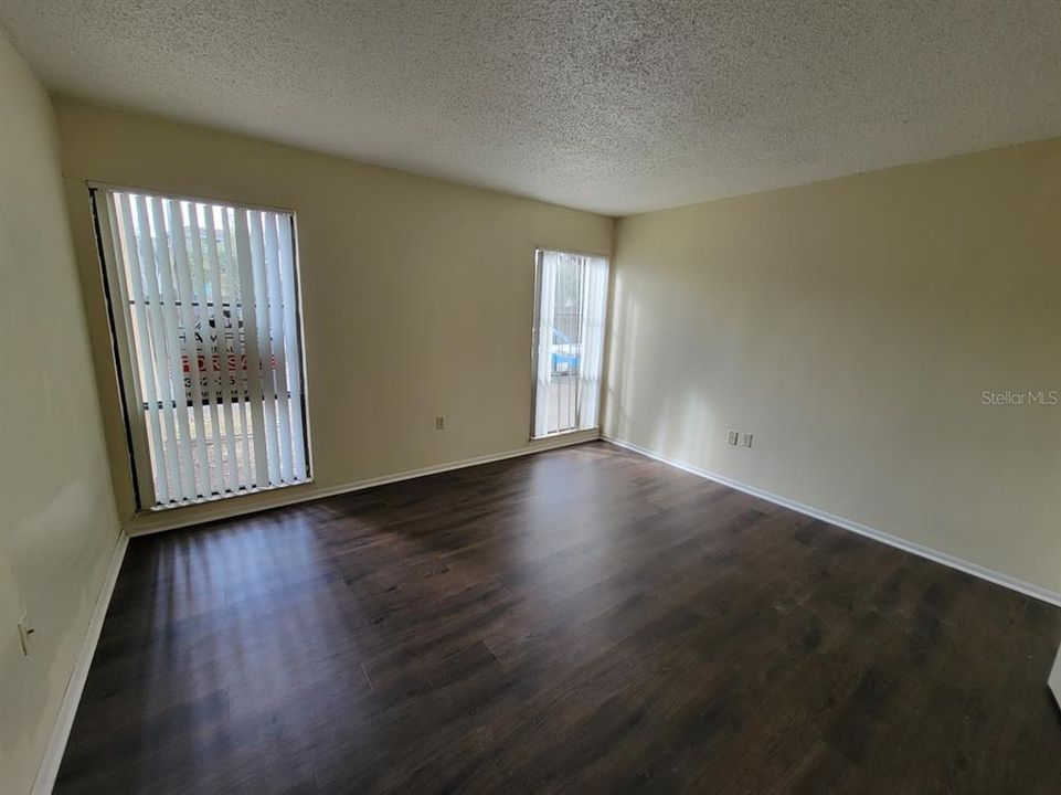 For Sale: $72,950 (1 beds, 1 baths, 876 Square Feet)