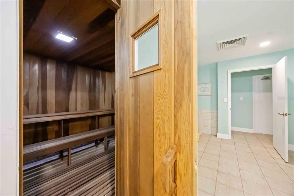 Под контрактом: $420,000 (2 спален, 2 ванн, 1120 Квадратных фут)
