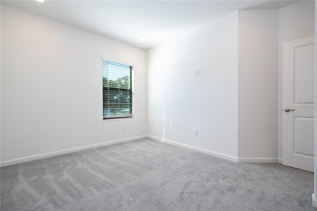 For Sale: $845,000 (5 beds, 5 baths, 1918 Square Feet)