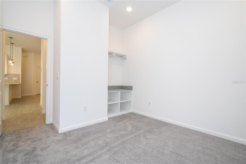 For Sale: $845,000 (5 beds, 5 baths, 1918 Square Feet)