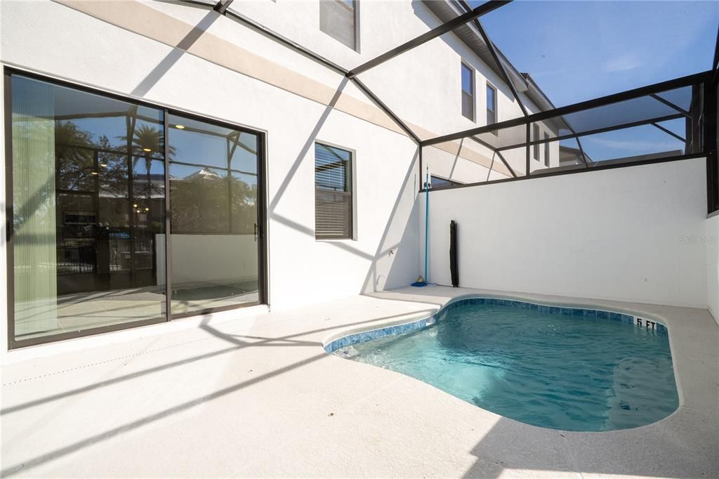 For Sale: $845,000 (5 beds, 5 baths, 1918 Square Feet)