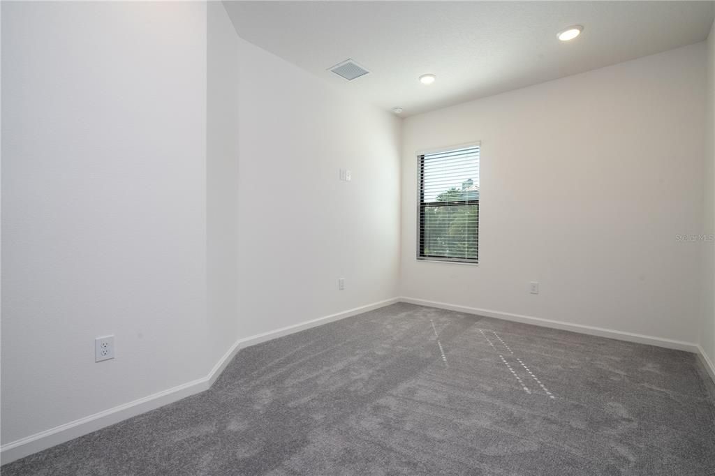 For Sale: $845,000 (5 beds, 5 baths, 1918 Square Feet)