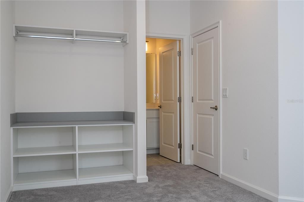 For Sale: $845,000 (5 beds, 5 baths, 1918 Square Feet)
