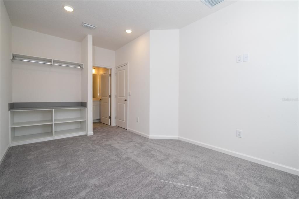 For Sale: $845,000 (5 beds, 5 baths, 1918 Square Feet)