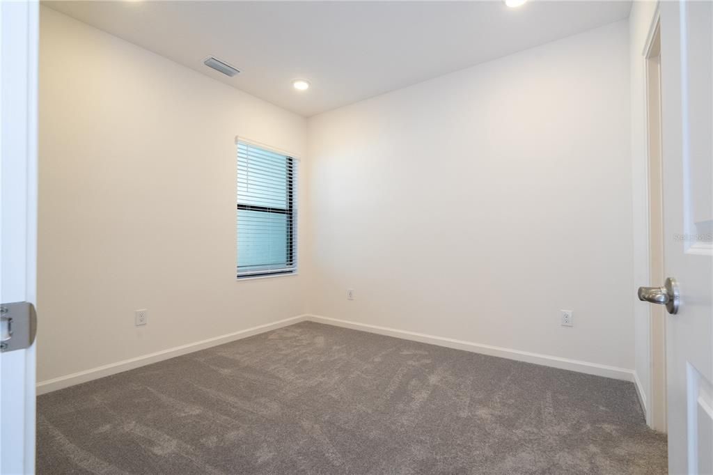 For Sale: $845,000 (5 beds, 5 baths, 1918 Square Feet)