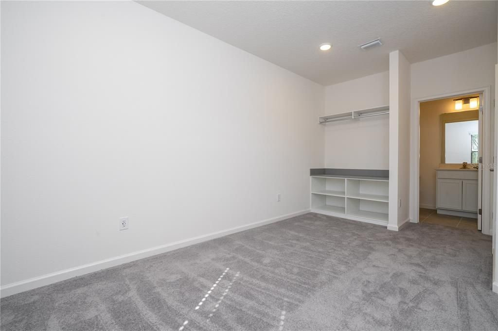 For Sale: $845,000 (5 beds, 5 baths, 1918 Square Feet)