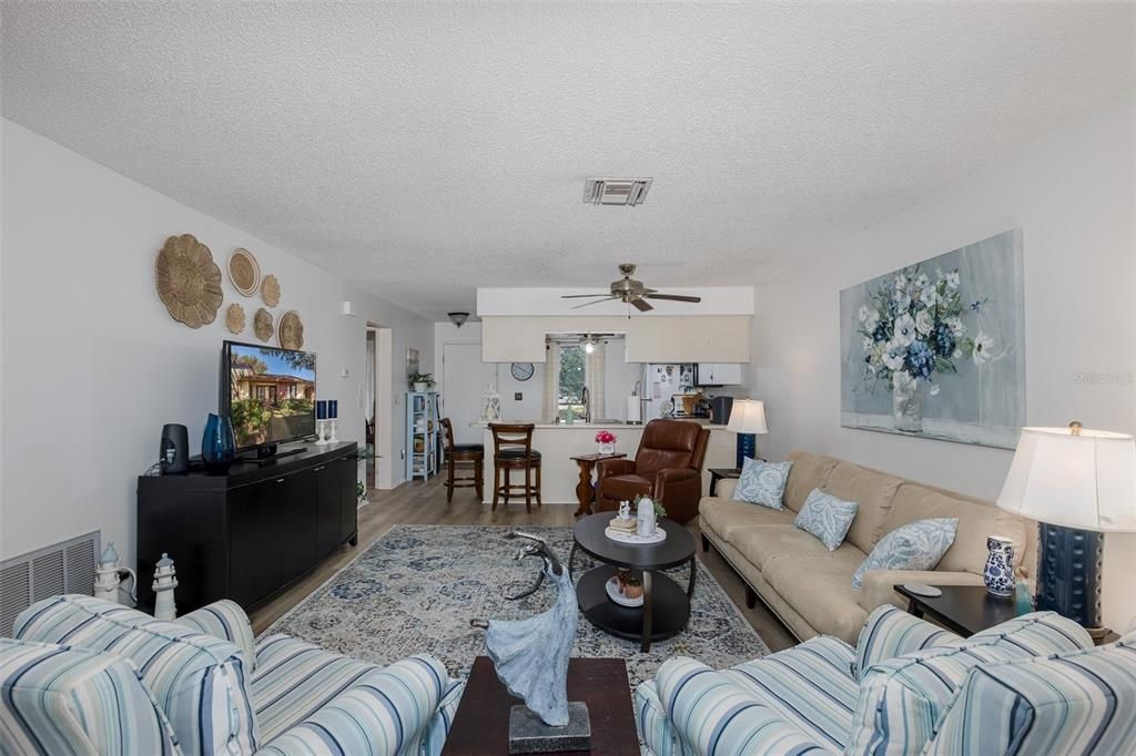 Active With Contract: $134,900 (2 beds, 2 baths, 1029 Square Feet)