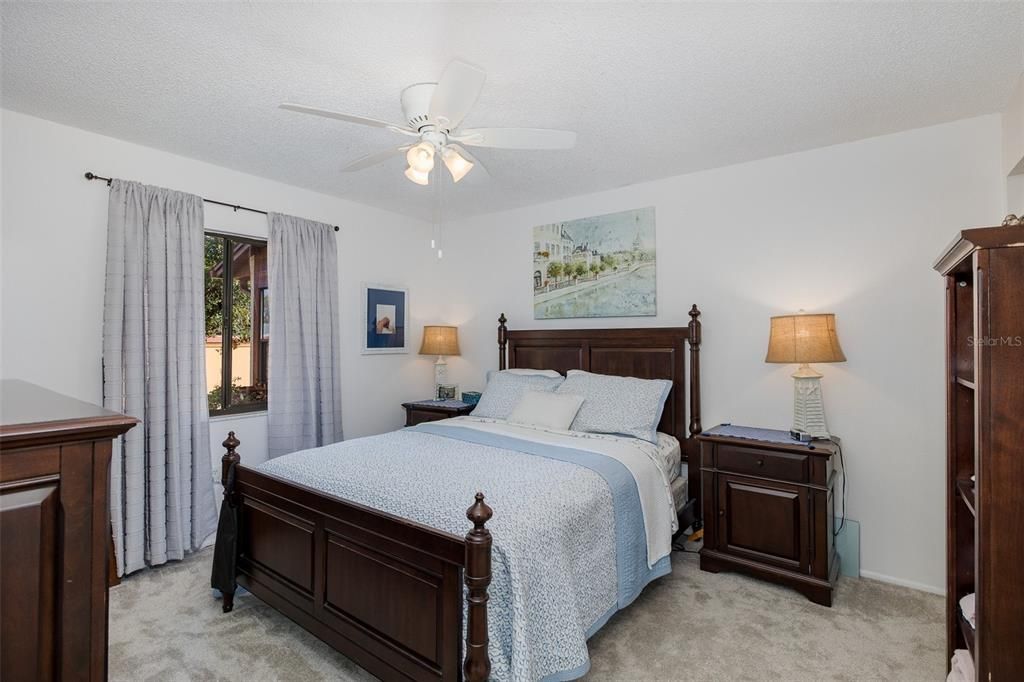 Active With Contract: $134,900 (2 beds, 2 baths, 1029 Square Feet)