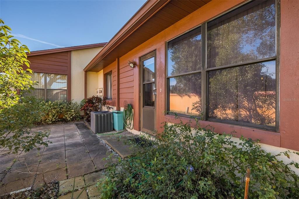 Active With Contract: $134,900 (2 beds, 2 baths, 1029 Square Feet)