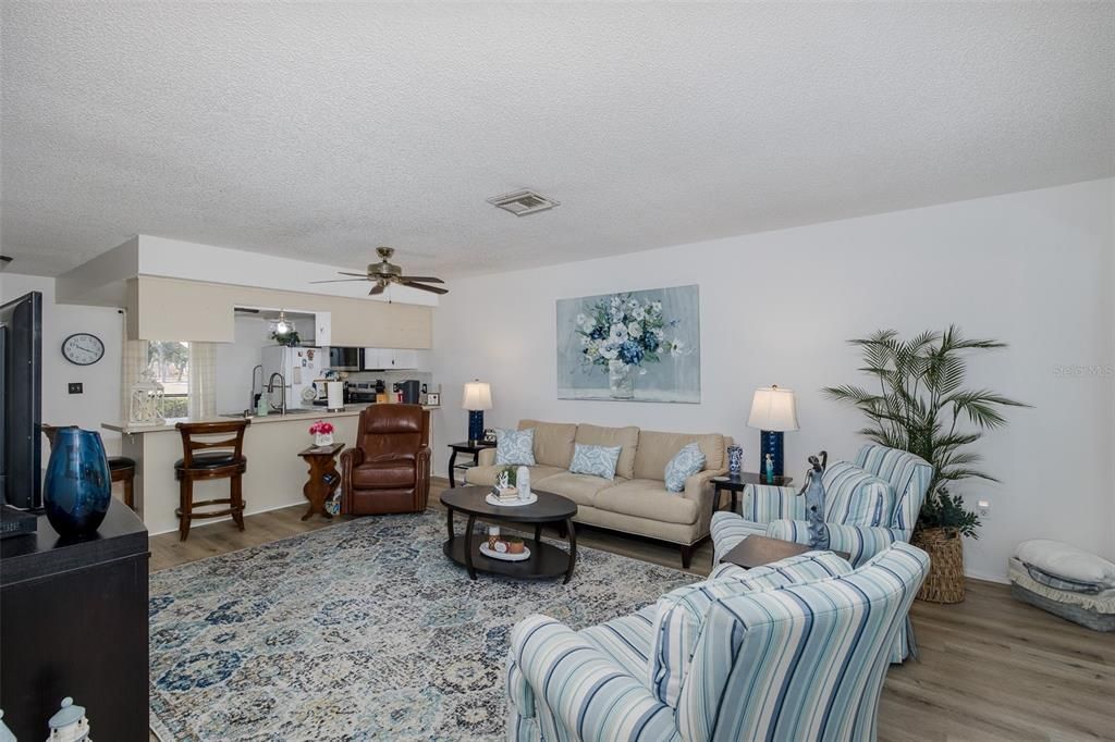 Active With Contract: $134,900 (2 beds, 2 baths, 1029 Square Feet)