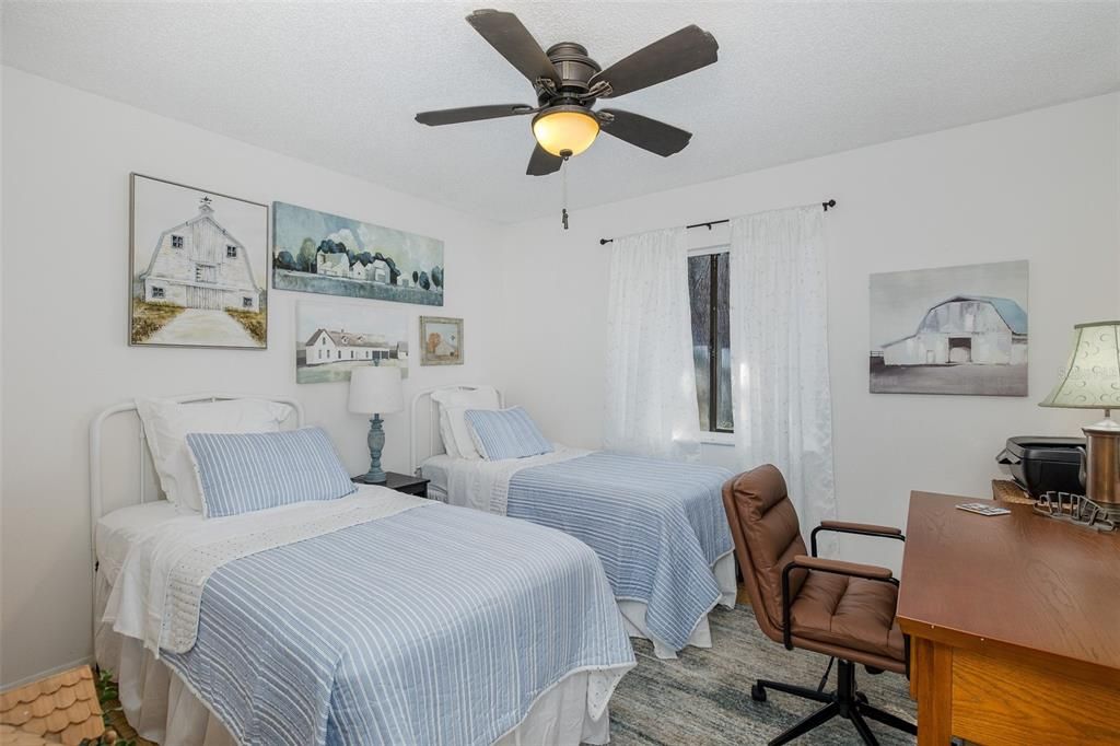 Active With Contract: $134,900 (2 beds, 2 baths, 1029 Square Feet)