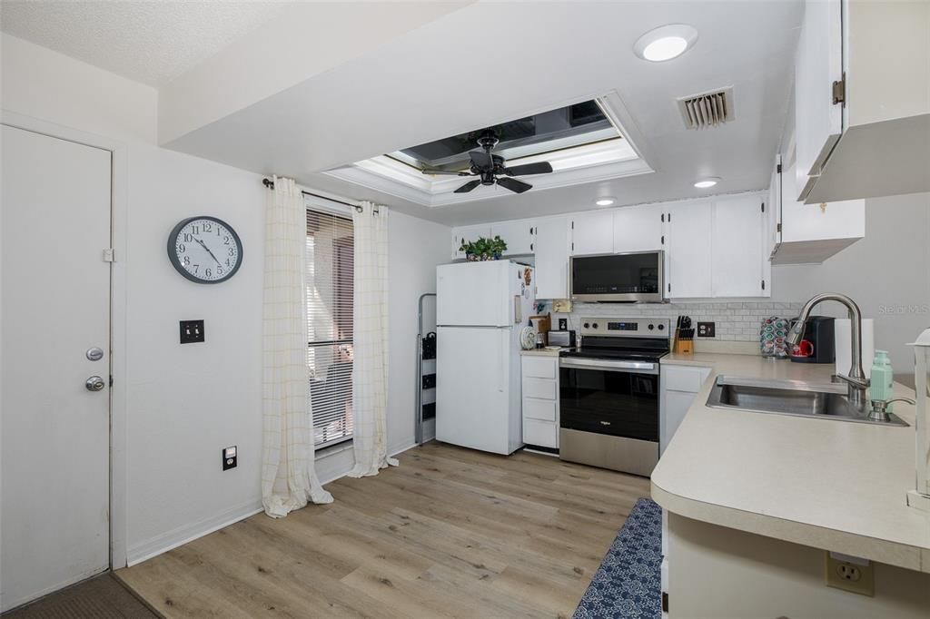 Active With Contract: $134,900 (2 beds, 2 baths, 1029 Square Feet)