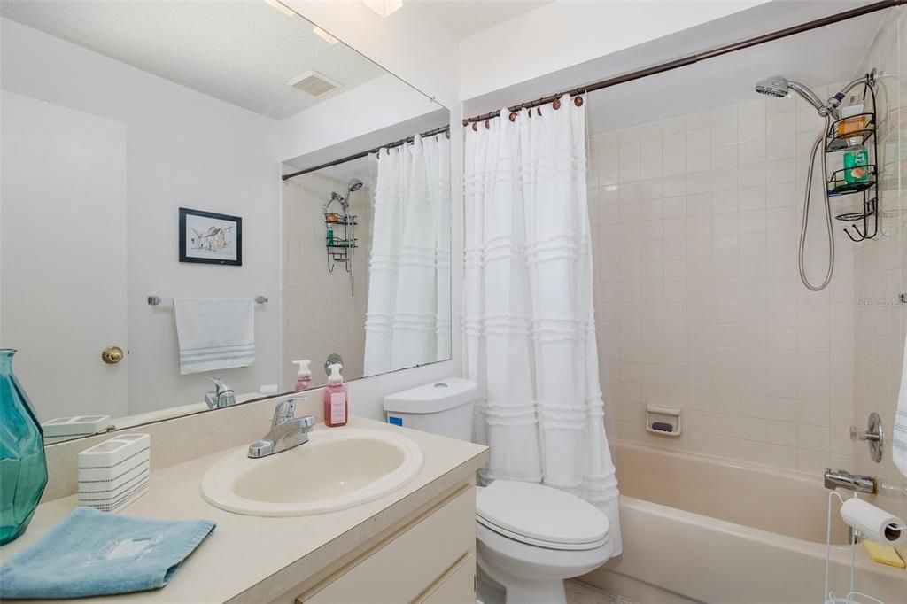 Active With Contract: $134,900 (2 beds, 2 baths, 1029 Square Feet)