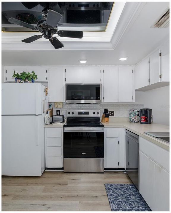 Active With Contract: $134,900 (2 beds, 2 baths, 1029 Square Feet)