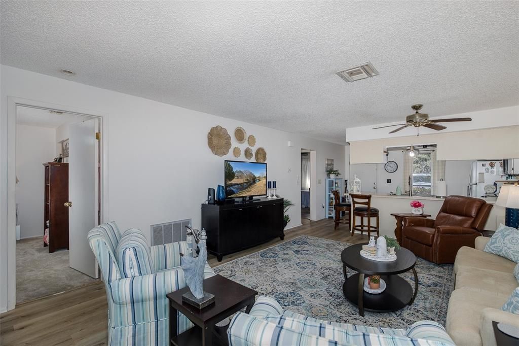 Active With Contract: $134,900 (2 beds, 2 baths, 1029 Square Feet)