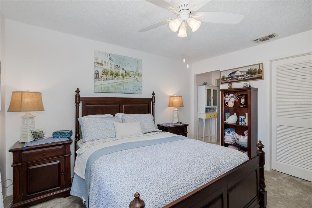 Active With Contract: $134,900 (2 beds, 2 baths, 1029 Square Feet)