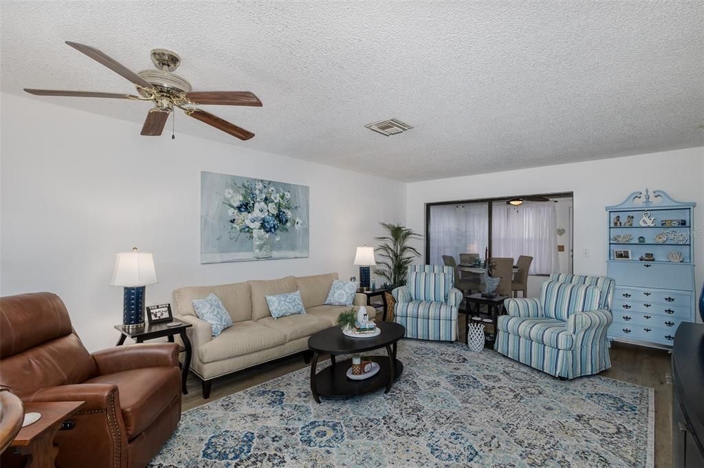 Active With Contract: $134,900 (2 beds, 2 baths, 1029 Square Feet)