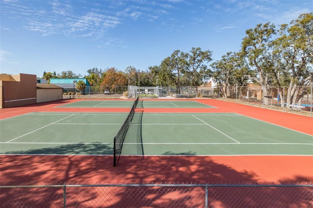 Active With Contract: $134,900 (2 beds, 2 baths, 1029 Square Feet)