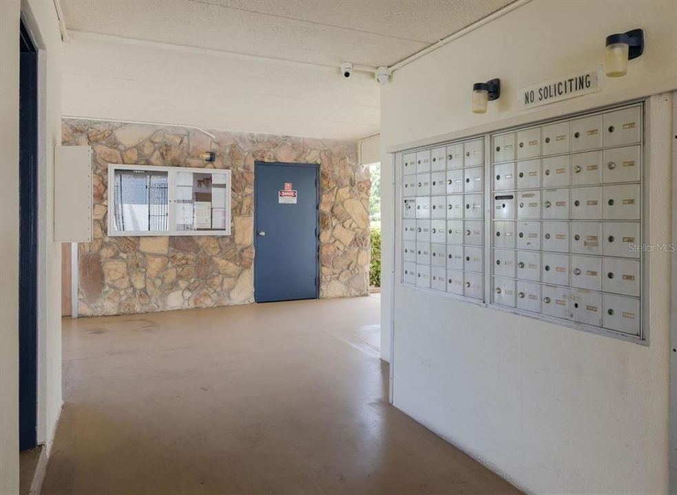 For Sale: $99,900 (1 beds, 1 baths, 523 Square Feet)