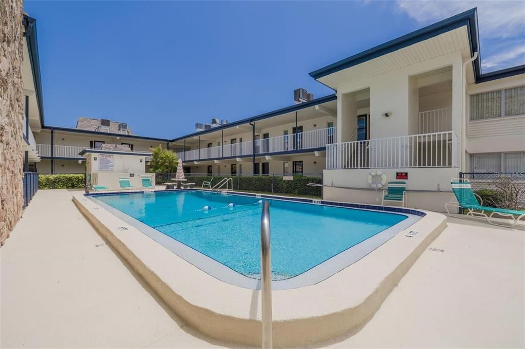 For Sale: $99,900 (1 beds, 1 baths, 523 Square Feet)