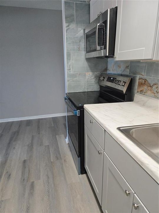 For Sale: $99,900 (1 beds, 1 baths, 523 Square Feet)