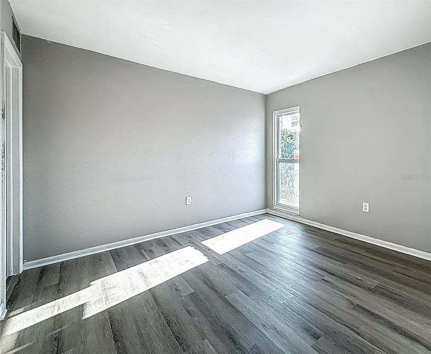 For Sale: $99,900 (1 beds, 1 baths, 523 Square Feet)