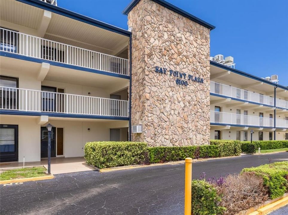 For Sale: $99,900 (1 beds, 1 baths, 523 Square Feet)