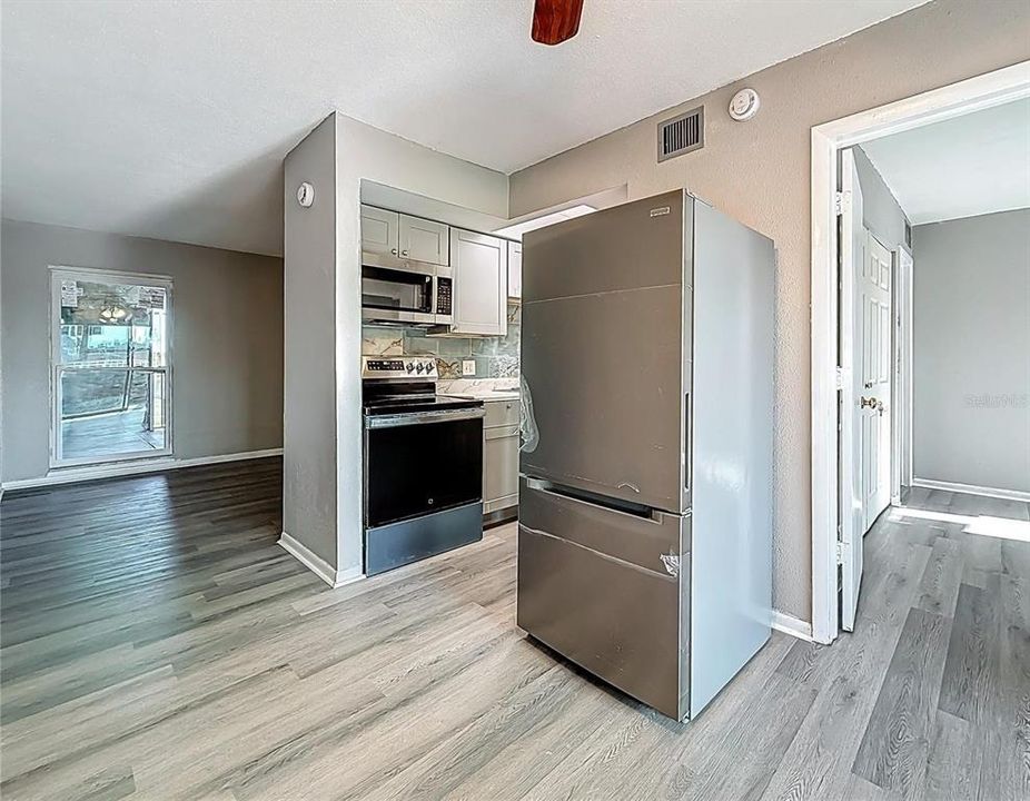 For Sale: $99,900 (1 beds, 1 baths, 523 Square Feet)