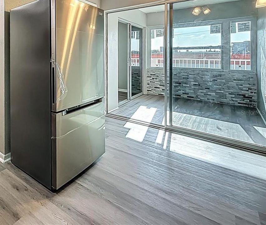 For Sale: $99,900 (1 beds, 1 baths, 523 Square Feet)