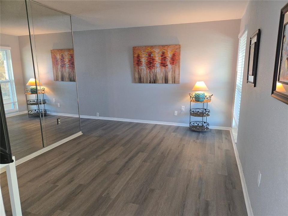 For Sale: $99,900 (1 beds, 1 baths, 523 Square Feet)