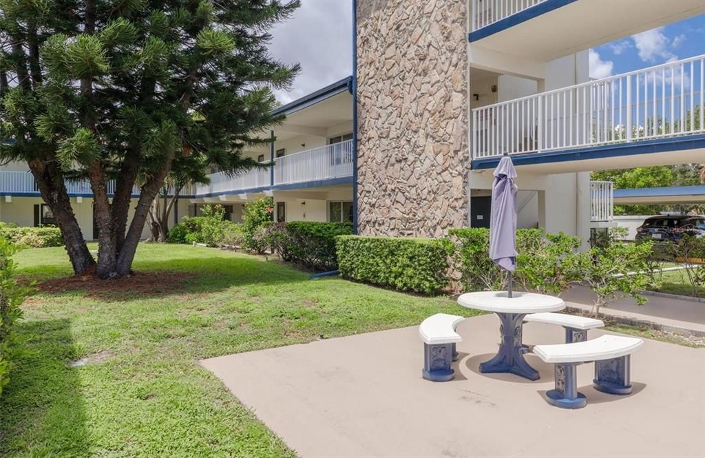 For Sale: $99,900 (1 beds, 1 baths, 523 Square Feet)