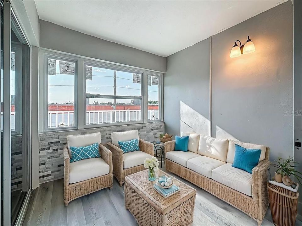 For Sale: $99,900 (1 beds, 1 baths, 523 Square Feet)