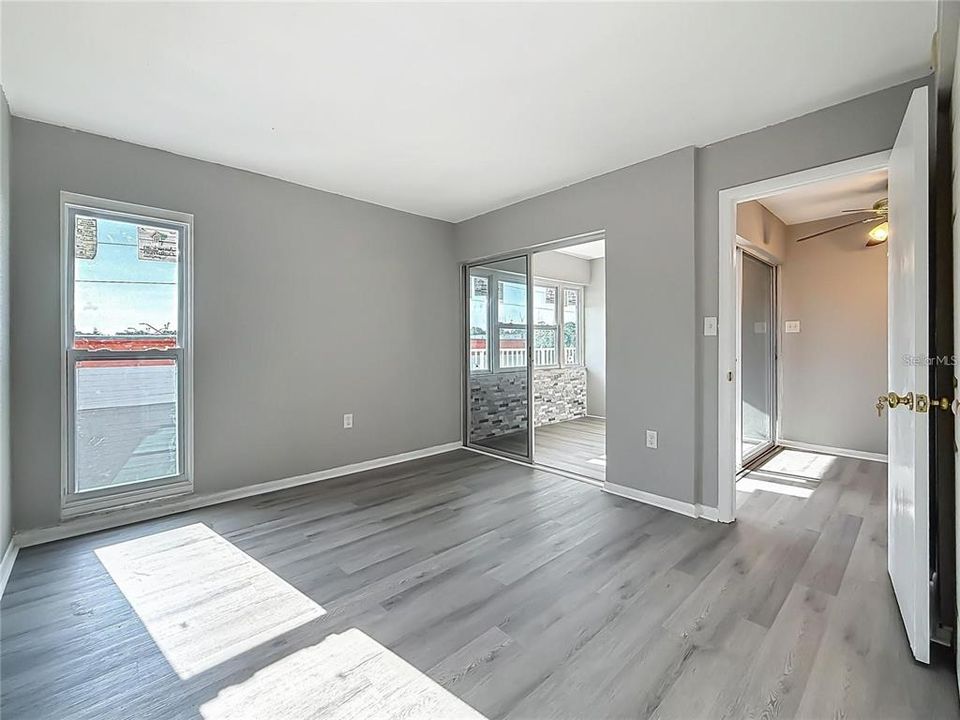 For Sale: $99,900 (1 beds, 1 baths, 523 Square Feet)