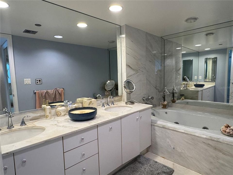 For Sale: $1,595,000 (2 beds, 2 baths, 1510 Square Feet)