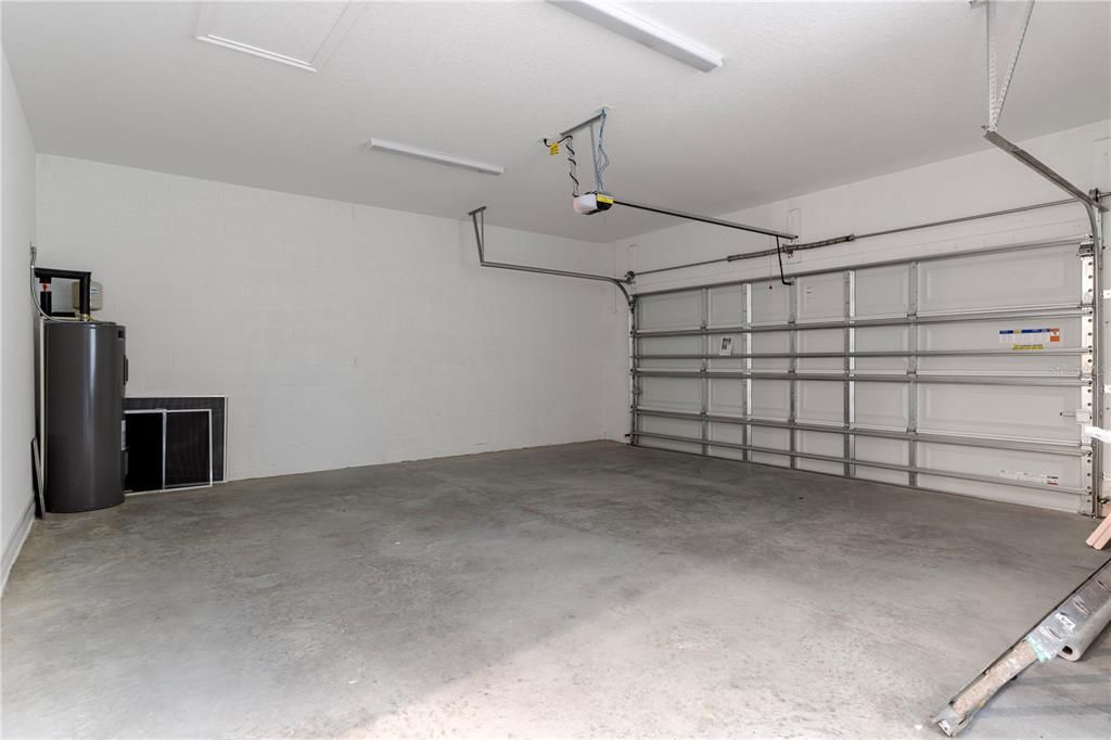 Activo con contrato: $495,000 (4 camas, 3 baños, 2412 Pies cuadrados)