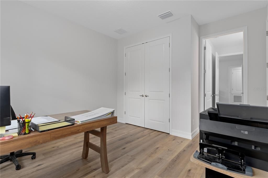 Activo con contrato: $495,000 (4 camas, 3 baños, 2412 Pies cuadrados)