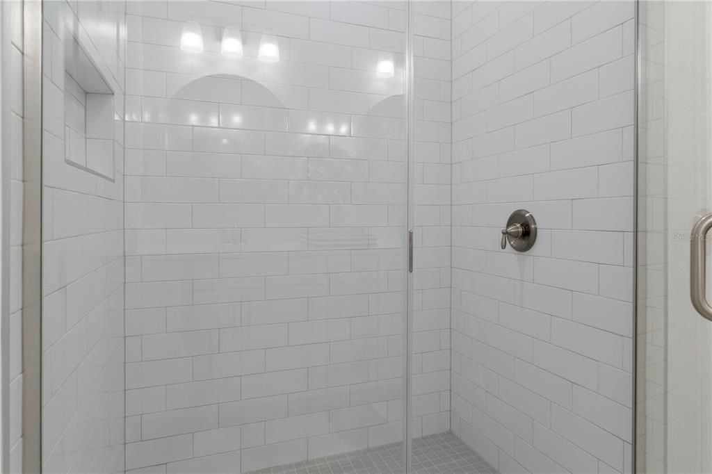 Activo con contrato: $495,000 (4 camas, 3 baños, 2412 Pies cuadrados)