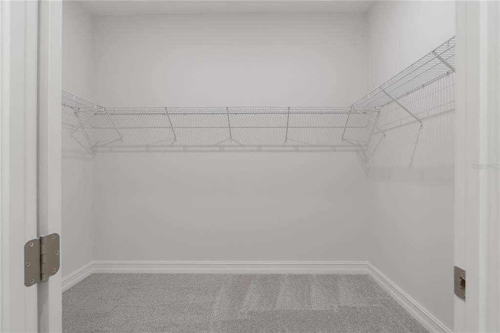 Activo con contrato: $495,000 (4 camas, 3 baños, 2412 Pies cuadrados)