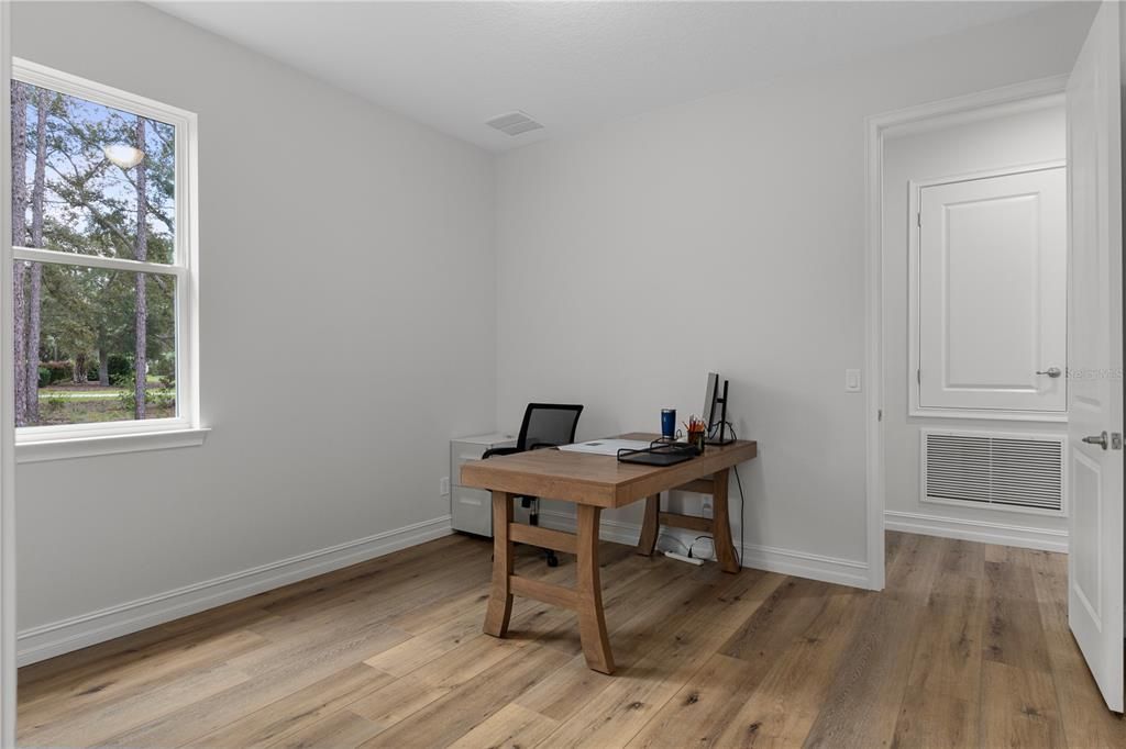 Activo con contrato: $495,000 (4 camas, 3 baños, 2412 Pies cuadrados)